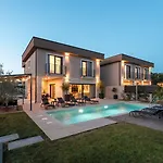 Atemberaubende Mit Privatpool, Sauna, Billard, Kicker, Heimtrainer, Bbq Prázdninový dům