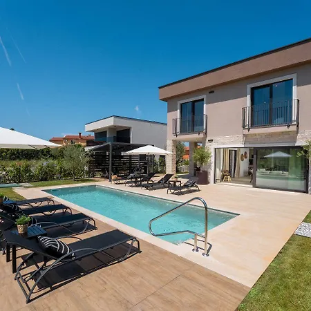 Atemberaubende Mit Privatpool, Sauna, Billard, Kicker, Heimtrainer, Bbq
