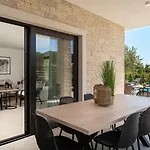 Atemberaubende Mit Privatpool, Sauna, Billard, Kicker, Heimtrainer, Bbq Poreč