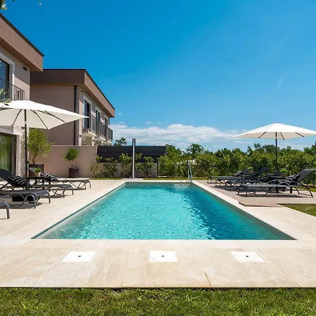 Atemberaubende Mit Privatpool, Sauna, Billard, Kicker, Heimtrainer, Bbq Vikendica Porec