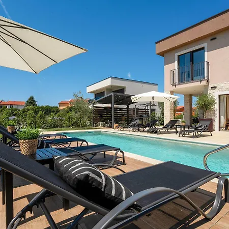 Atemberaubende Mit Privatpool, Sauna, Billard, Kicker, Heimtrainer, Bbq