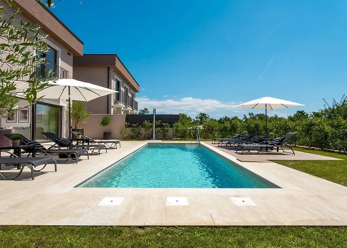 Atemberaubende Mit Privatpool, Sauna, Billard, Kicker, Heimtrainer, Bbq Vikendica Porec