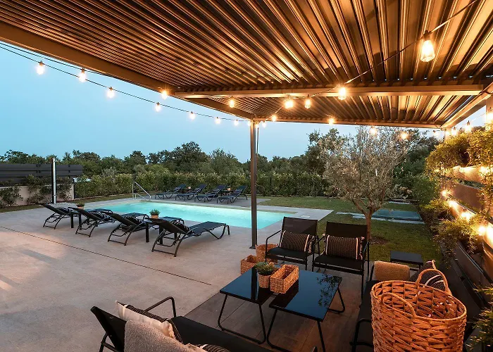 Atemberaubende Mit Privatpool, Sauna, Billard, Kicker, Heimtrainer, Bbq * Porec