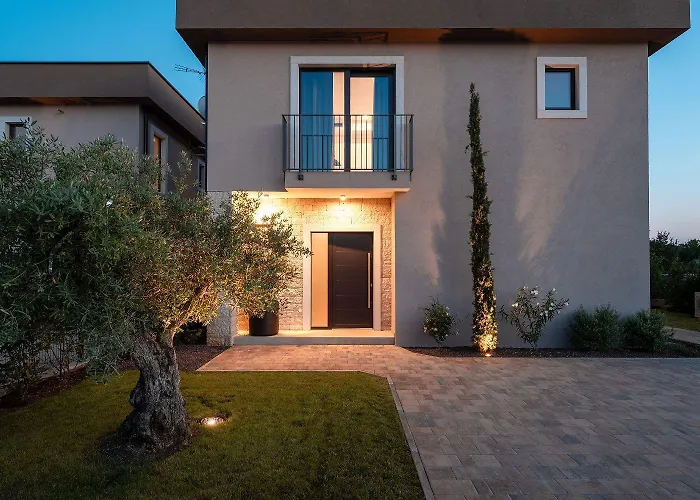 Atemberaubende Mit Privatpool, Sauna, Billard, Kicker, Heimtrainer, Bbq Vikendica Porec